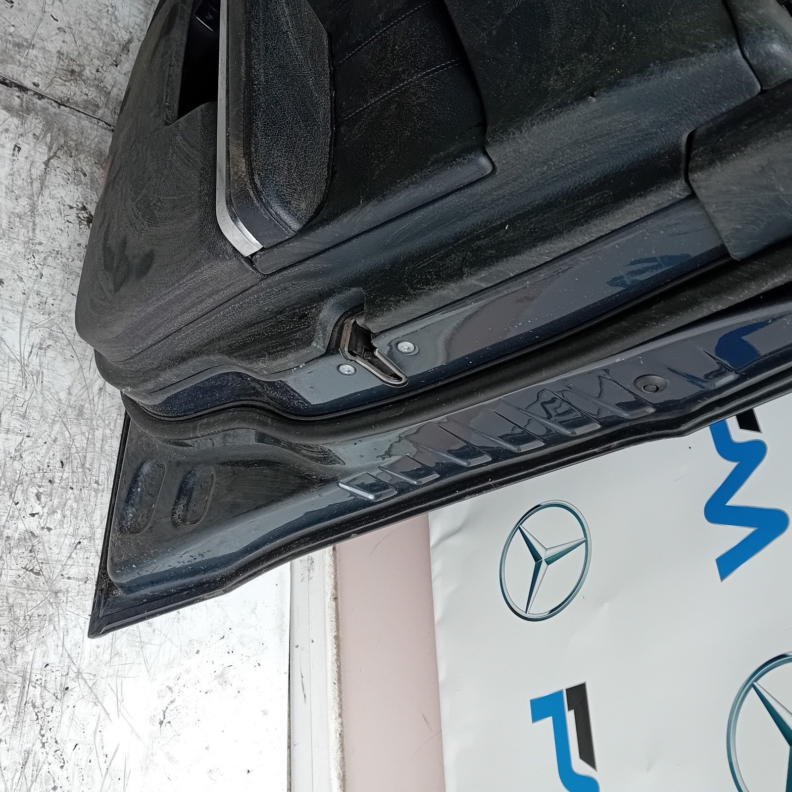 MERCEDES E-CLASS W212 DRIVER FRONT DOOR OSF GREY 2009-16 COMPLETE FMD254