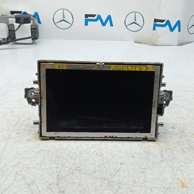 MERCEDES BENZ  E-CLASS W212  DISPLAY SCREEN A2129002216 2013 ON FM001632