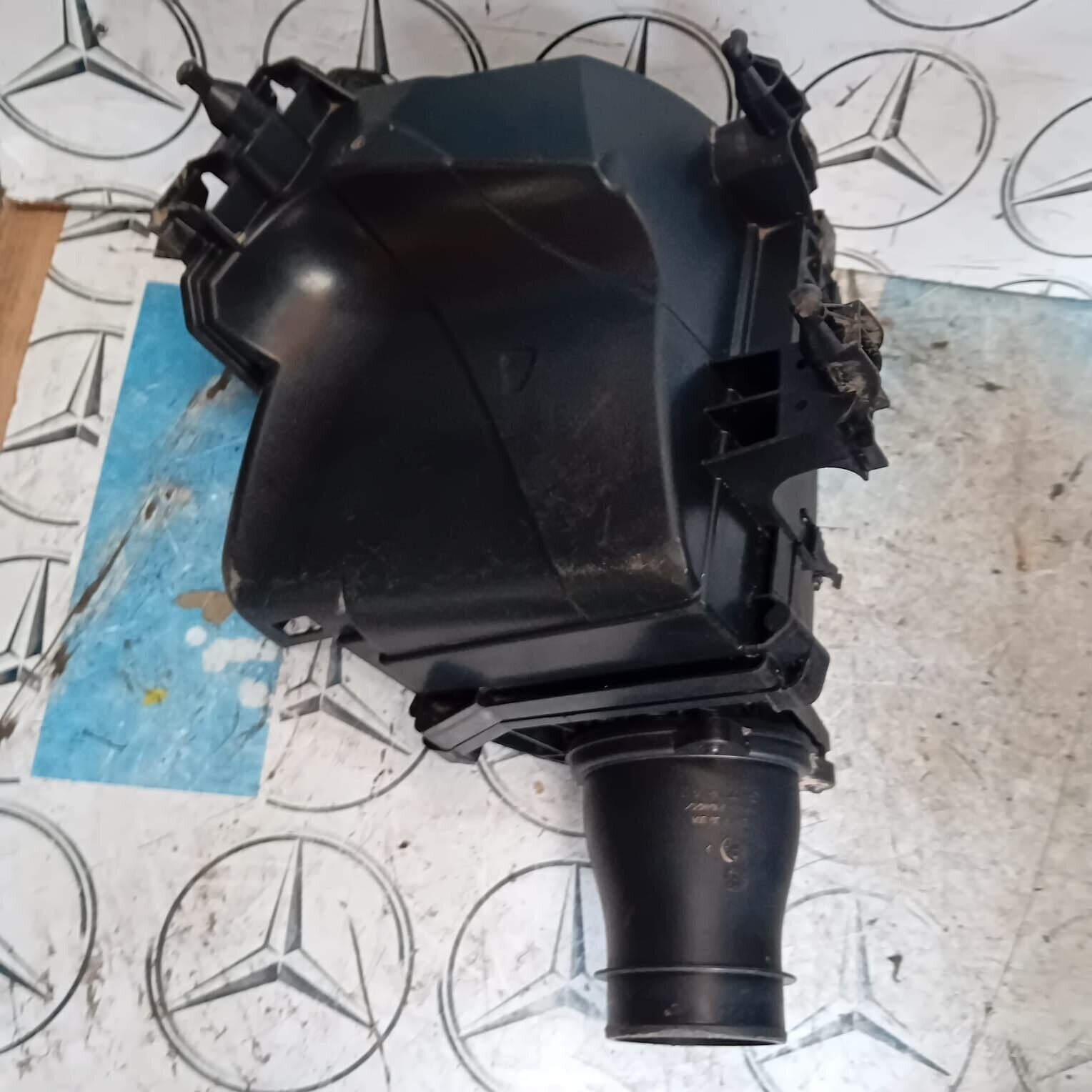 MERCEDES BENZ  A-CLASS W176 PETROL AIR FILTER HOUSING BOX   A2700900401