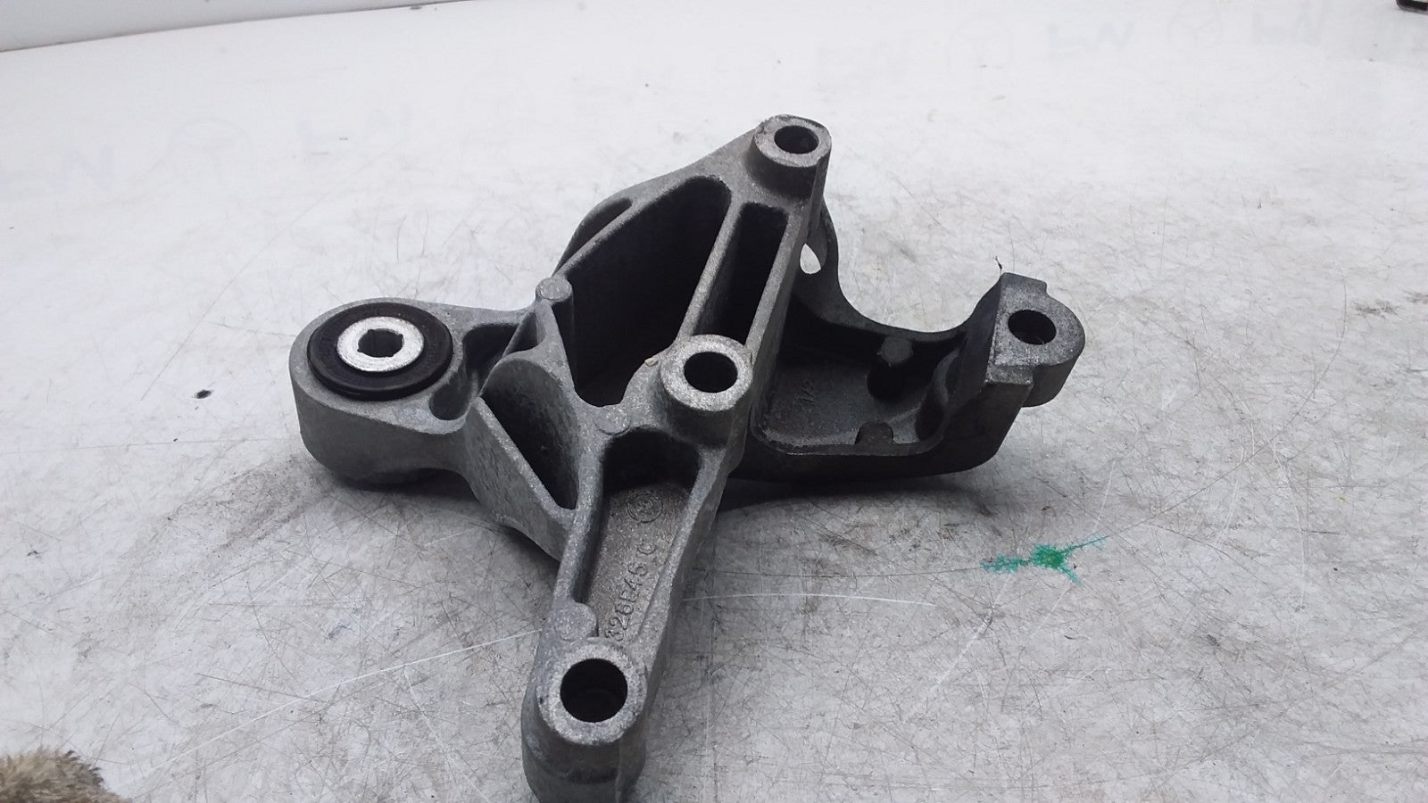 MERCEDES BENZ A-CLS W176 ENGINE MOUNTING BRACKET A2462401809 FMR449
