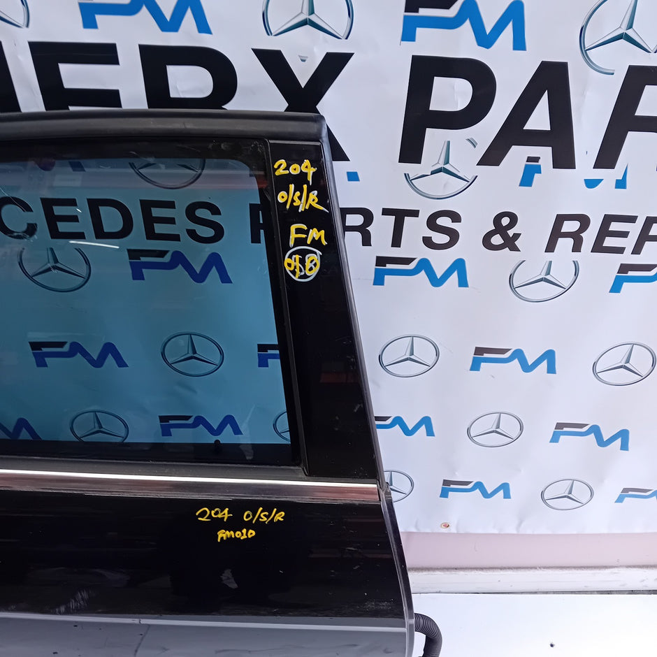 MERCEDES BENZ C-CLASS W204 DRIVER SIDE REAR DOOR ( OFF SIDE REAR ) FM010