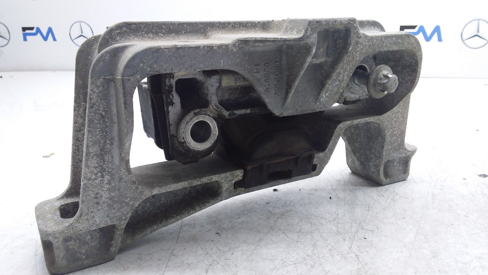 MERCEDES BENZ B-CLS W246 ENGINE MOUNT RIGHT SIDE A2462402517 FMR447