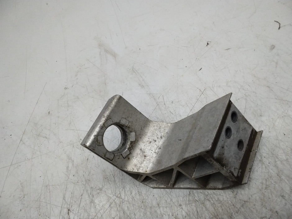 MERCEDES BENZ  C-CLASS W205 RADIATOR SUPPORT BRACKET LEFT FMR165