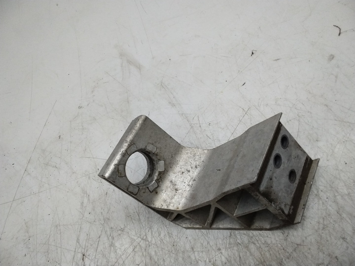 MERCEDES BENZ  C-CLASS W205 RADIATOR SUPPORT BRACKET LEFT FMR165