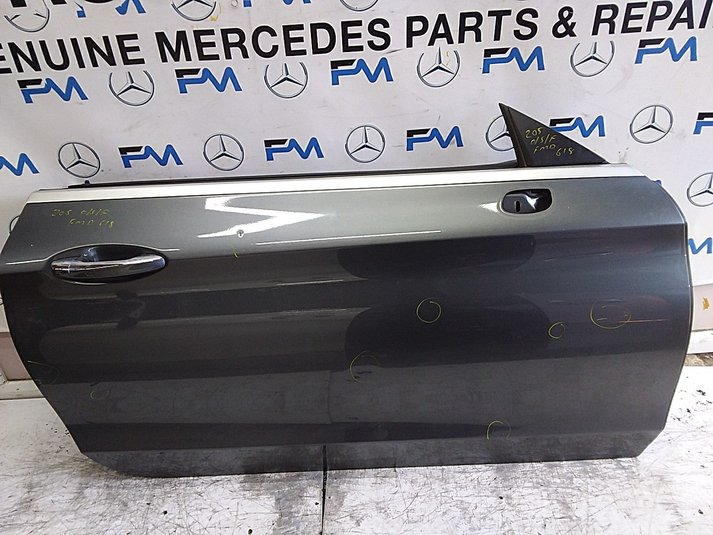 MERCEDES C-CLASS C205  DRIVER FRONT DOOR OSF GREY 2016 ONW COMPLETE FMD618