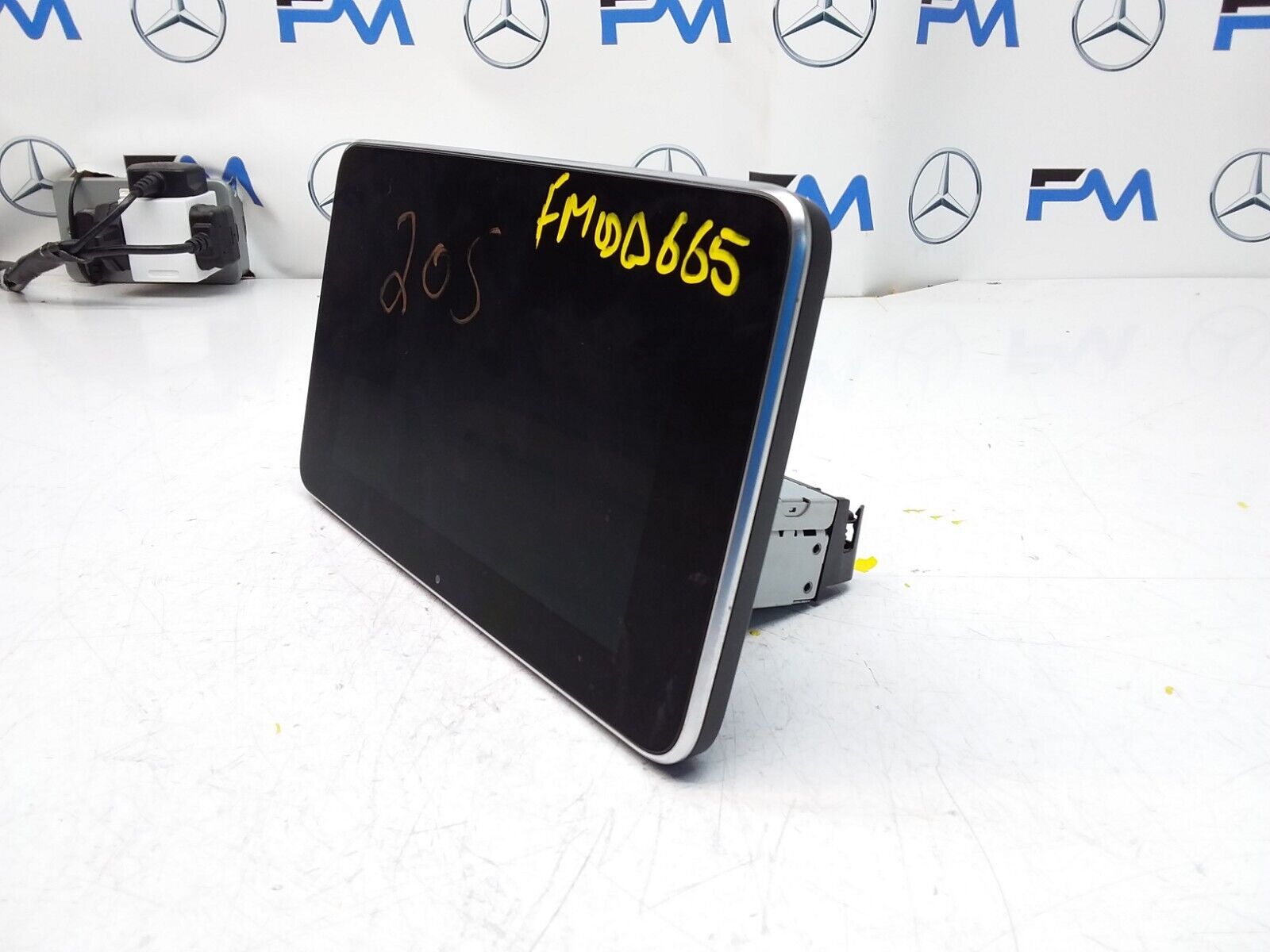 MERCEDES C-CLASS W205 2015 SAT NAV MULTIMEDIA SCREEN A2059002211 FM00665