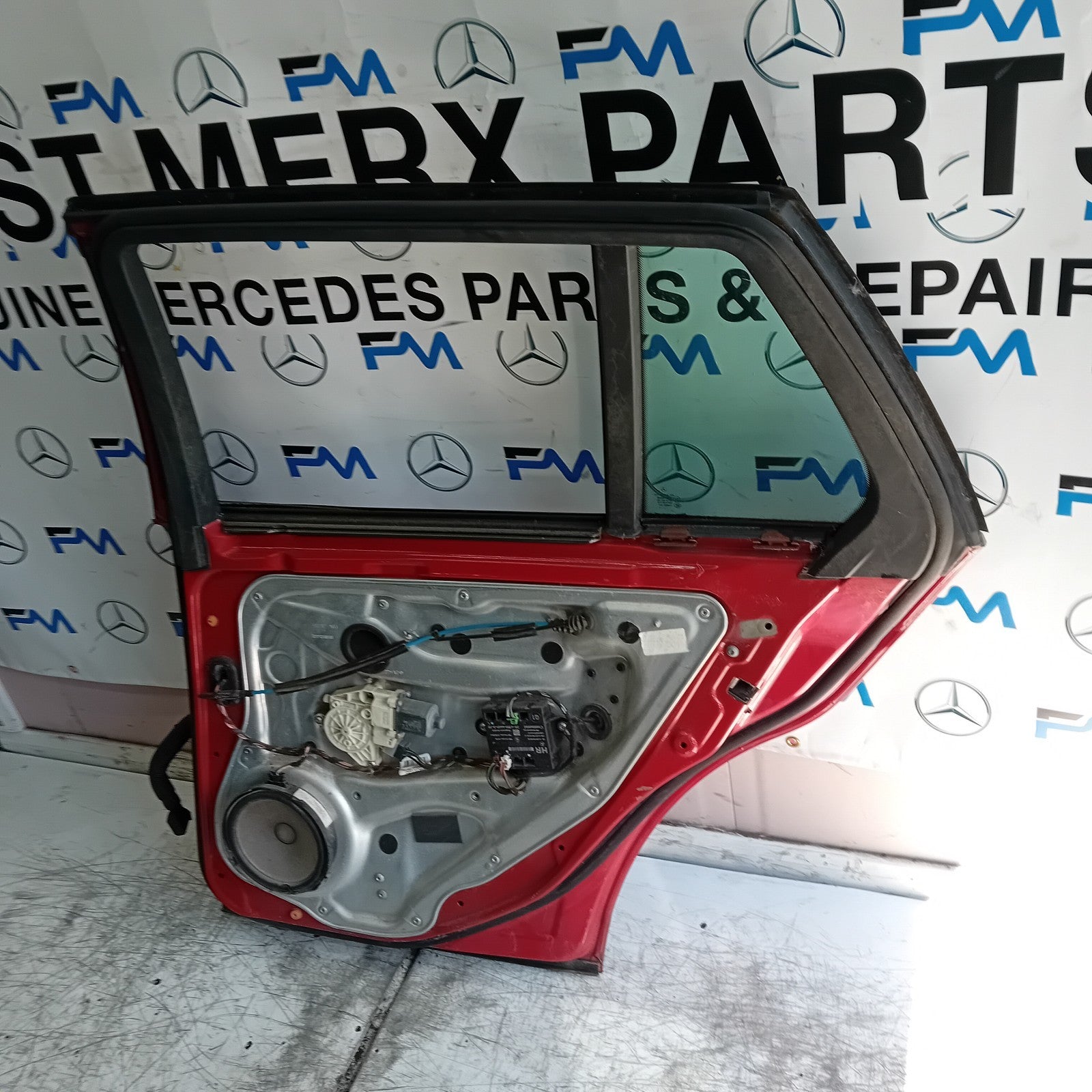 MERCEDES BENZ C-CLASS W204 EST DRIVER REAR DOOR OSR 2011 RED  FMD489