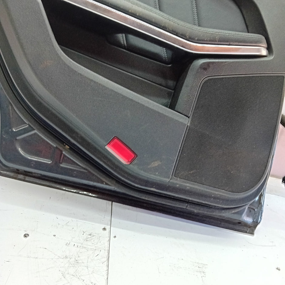MERCEDES BENZ E-CLASS  W212 PASSENGER SIDE REAR DOOR ( NEAR SIDE REAR ) FM06