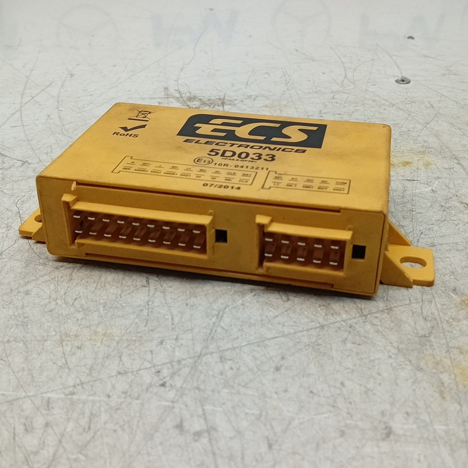 MITSUBISHI OUTLANDER MK3 TOW TRAILER CONTROL MODULE  2014-2021 FM001623