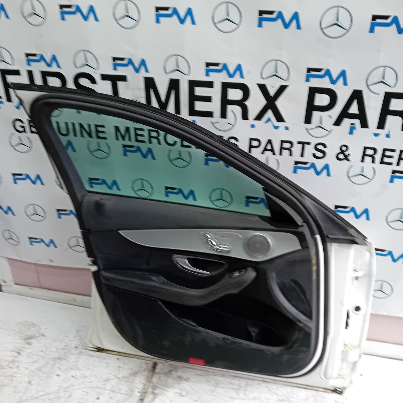 MERCEDES BENZ C-CLASS W205 PASSENGER SIDE FRONT DOOR N/S/F  WHITE FMD133