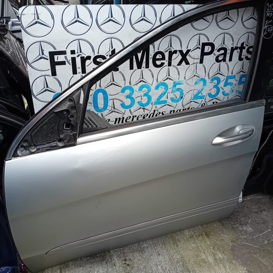 MERCEDES BENZ R-CLASS W251 PASSENGER SIDE FRONT DOOR ( NEAR SIDE FRONT )
