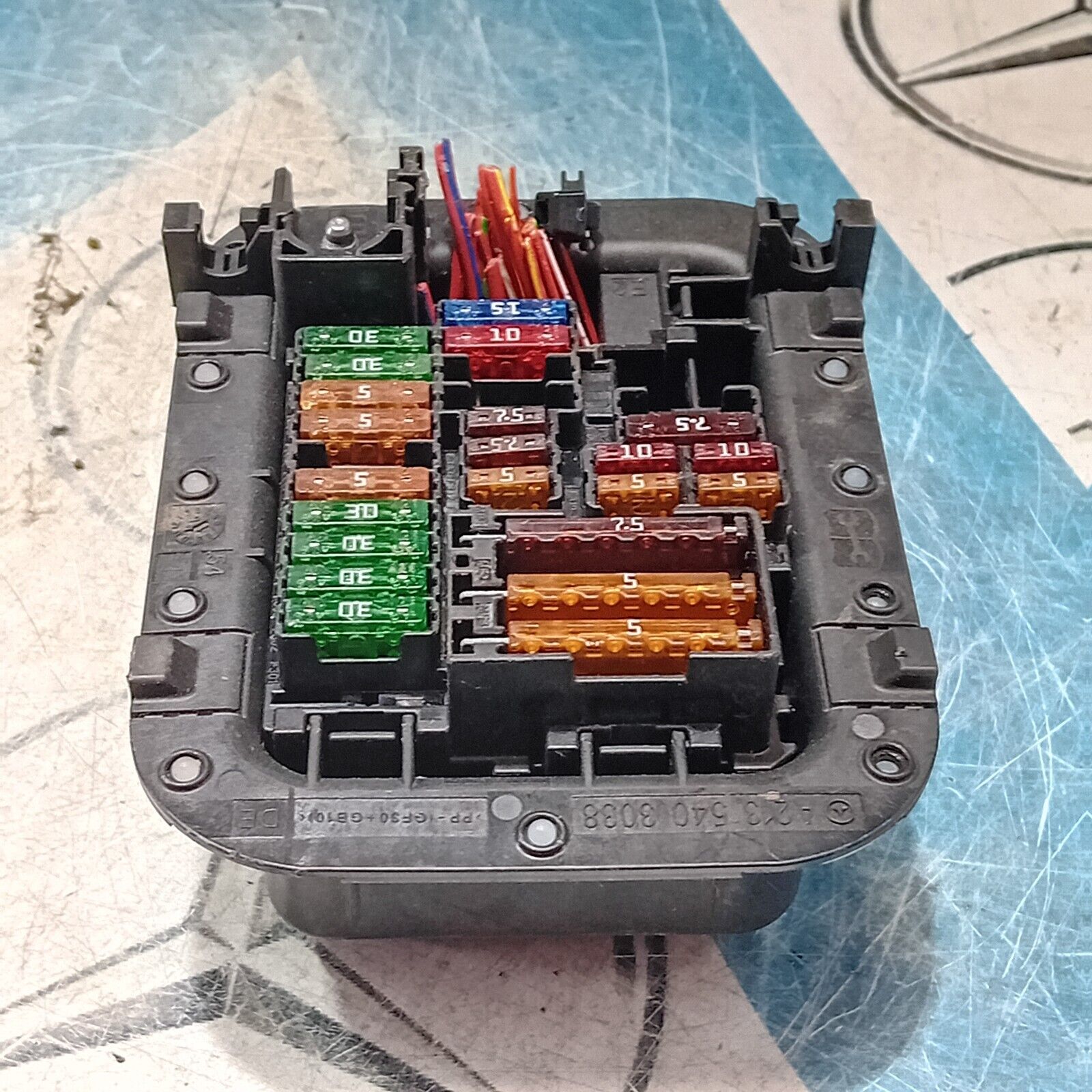 2017/2023 MERCEDES-BENZ E CLASS W213  FUSE BOX  A2135403038