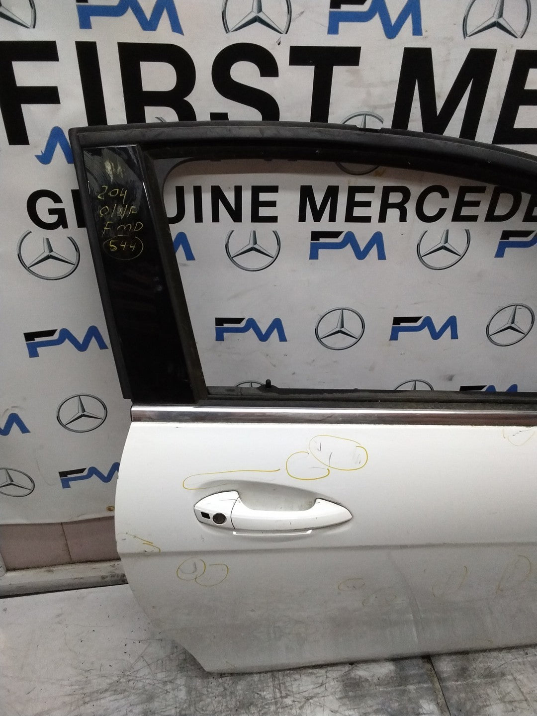 MERCEDES C-CLASS W204 SLN DRIVER FRONT DOOR OSF WHITE 2008-14 COMPLETE FMD544