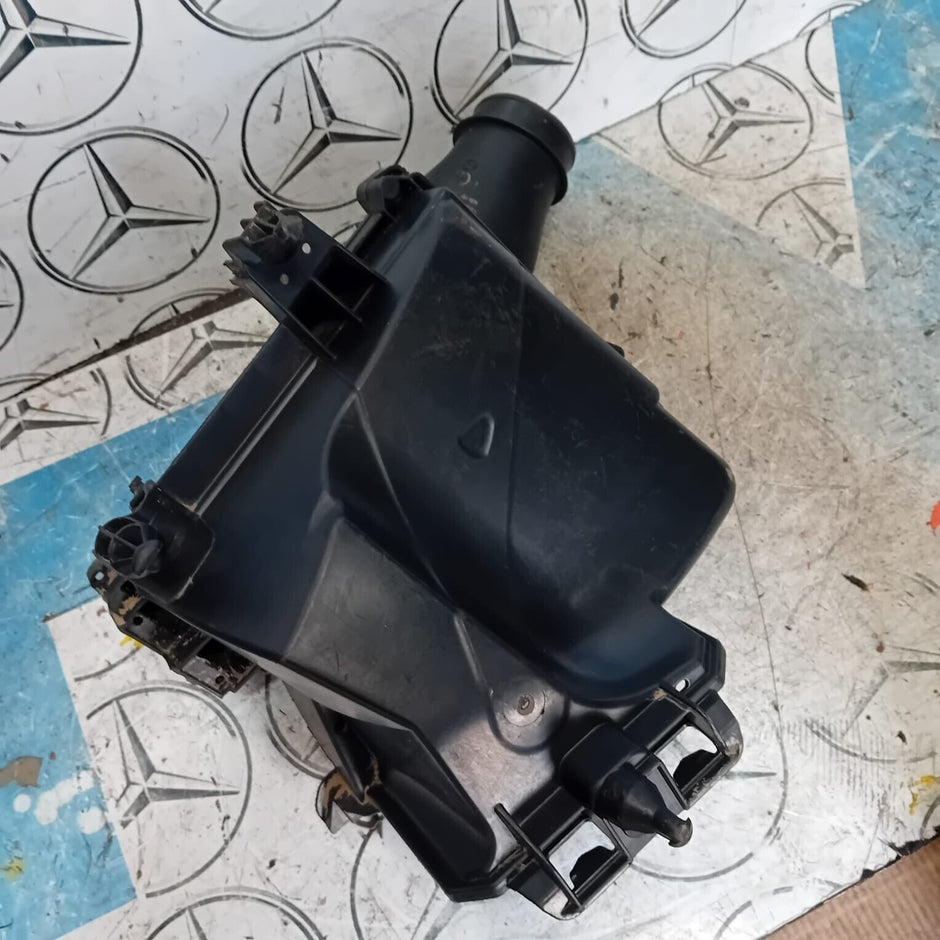 MERCEDES BENZ  A-CLASS W176 PETROL AIR FILTER HOUSING BOX   A2700900401