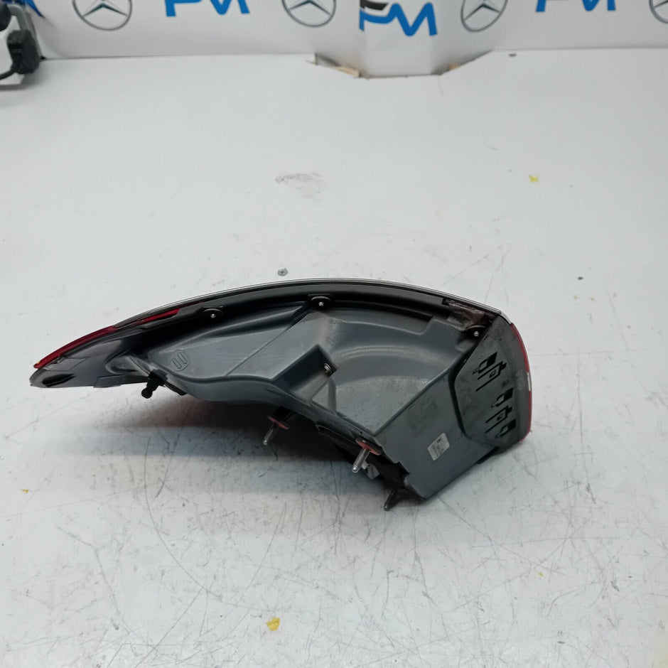 MERCEDES E-CLASS W213 2016 REAR DRIVER O/S TAIL LIGHT FMT49. (DAMAGED)