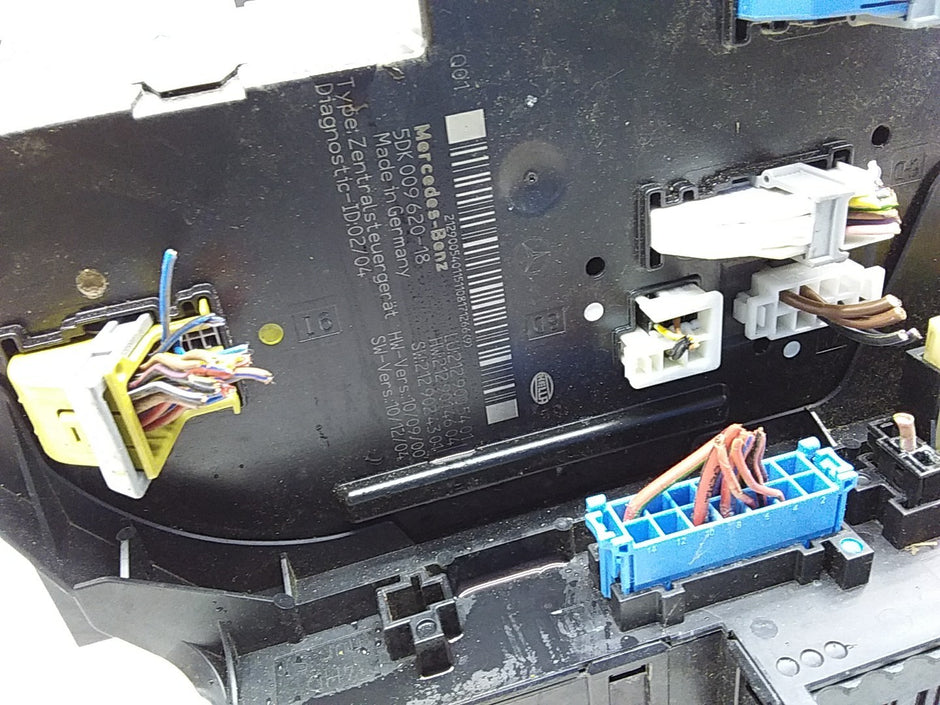 MERCEDES BENZ  E-CLASS W212  FUSE BOX RELAY BOX A2129005401 FMR488