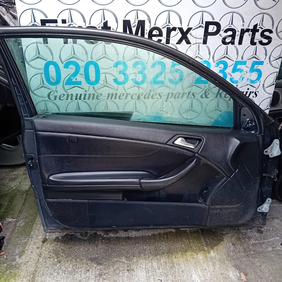 MERCEDES BENZ CLC C-CLASS W203 PASSENGER SIDE FRONT DOOR ( NEAR SIDE FRONT )
