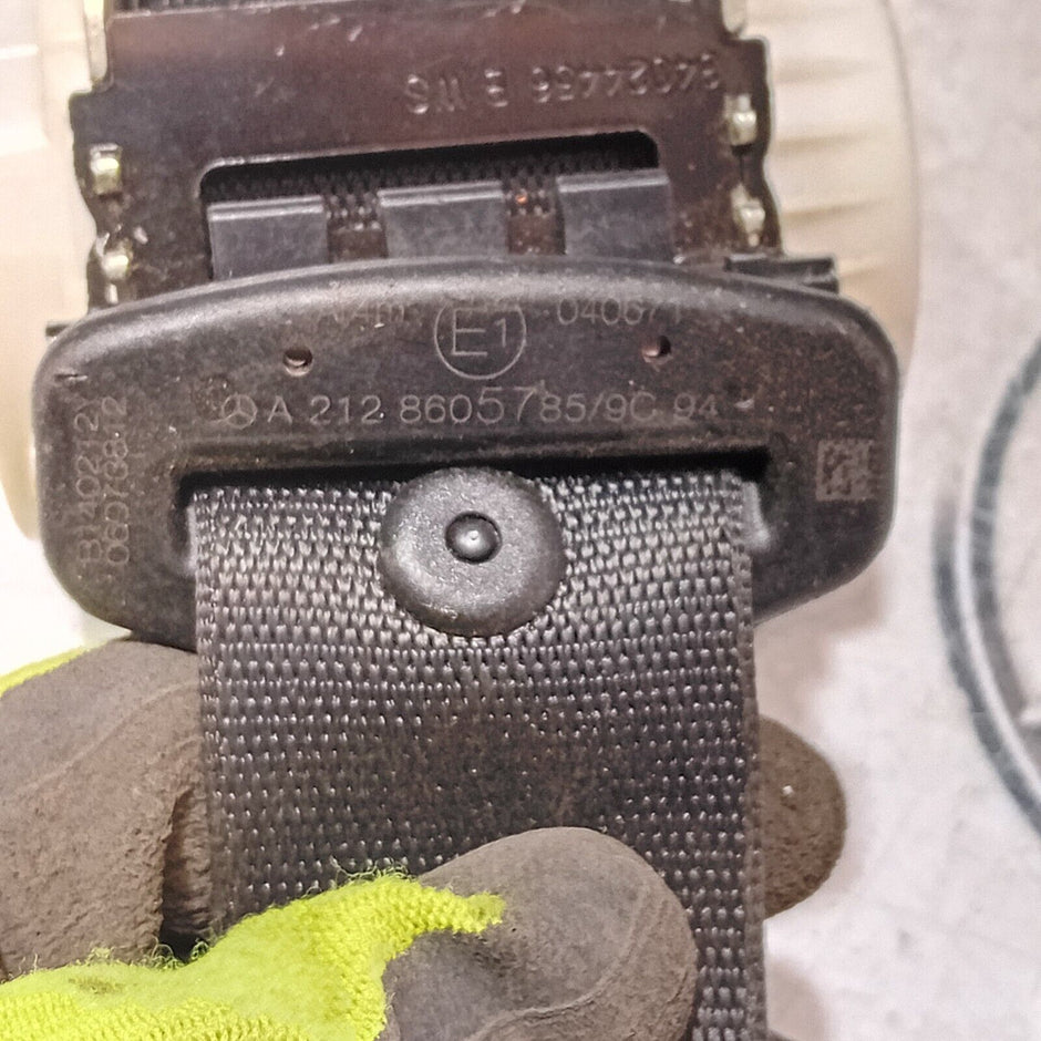 2009/2016  MERCEDES BENZ W212 E CLASS REAR MIDDLE CENTRE SEAT BELT A2128605785