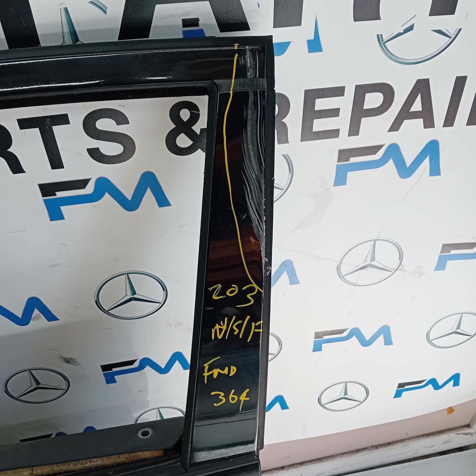 MERCEDES C-CLASS W203 SLN PASSENGER FRONT DOOR NSF 2001-14 BLACK COMPLETE FMD364