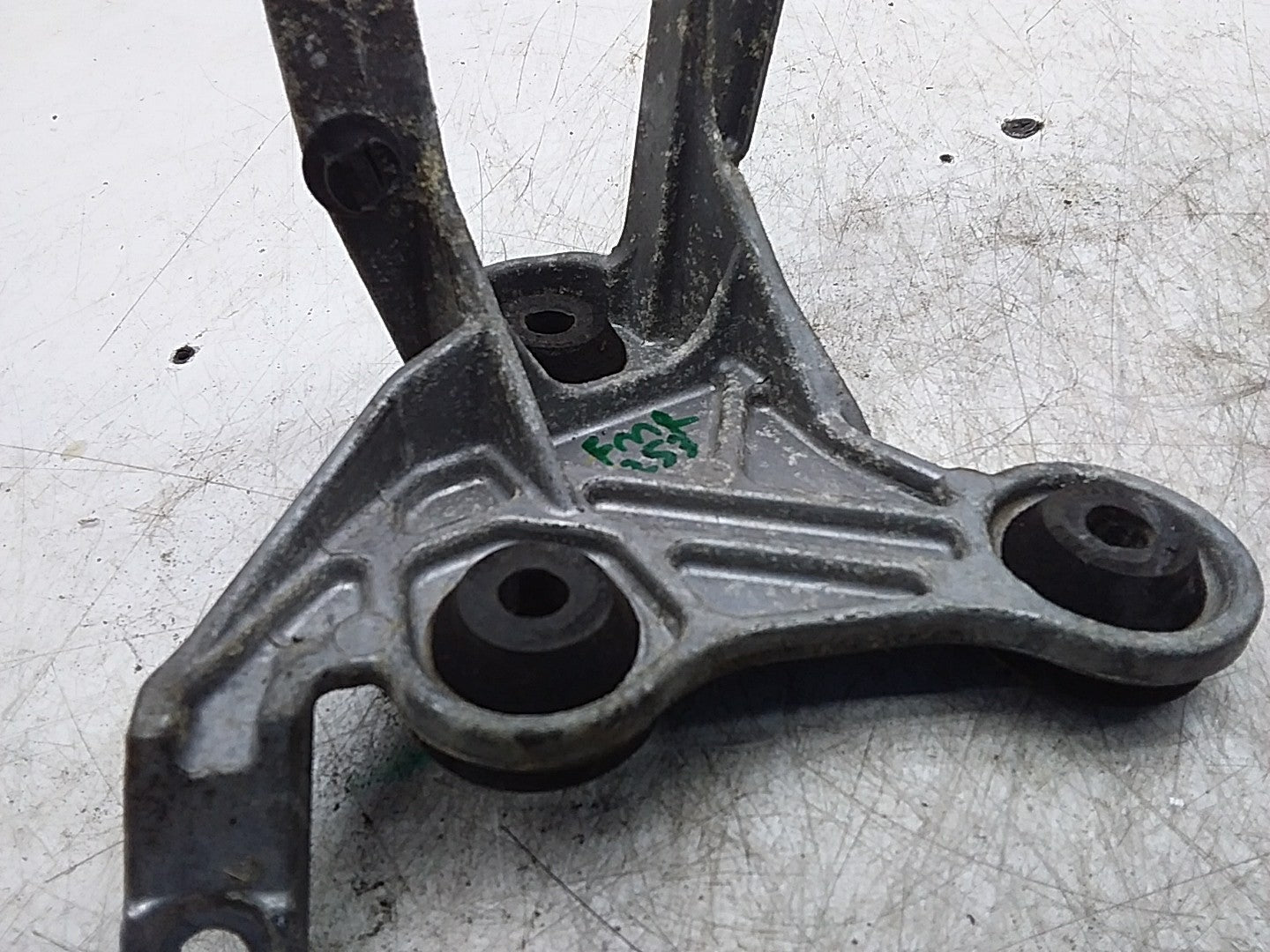 MERCEDES E-CLS W207 ABS PUMP BRACKET A2044300110 FMR253