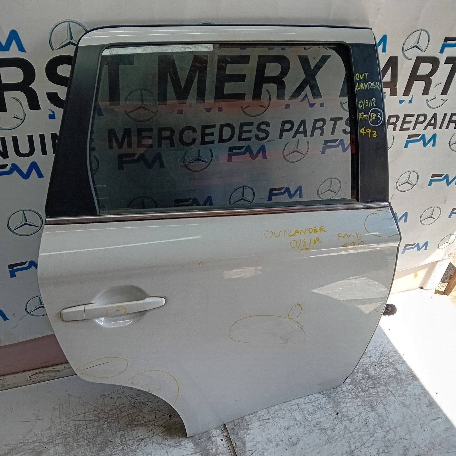 MITSUBISHI OUTLANDER MK3 DRIVER REAR DOOR OSR 2013 WHITE COMPLETE FMD493