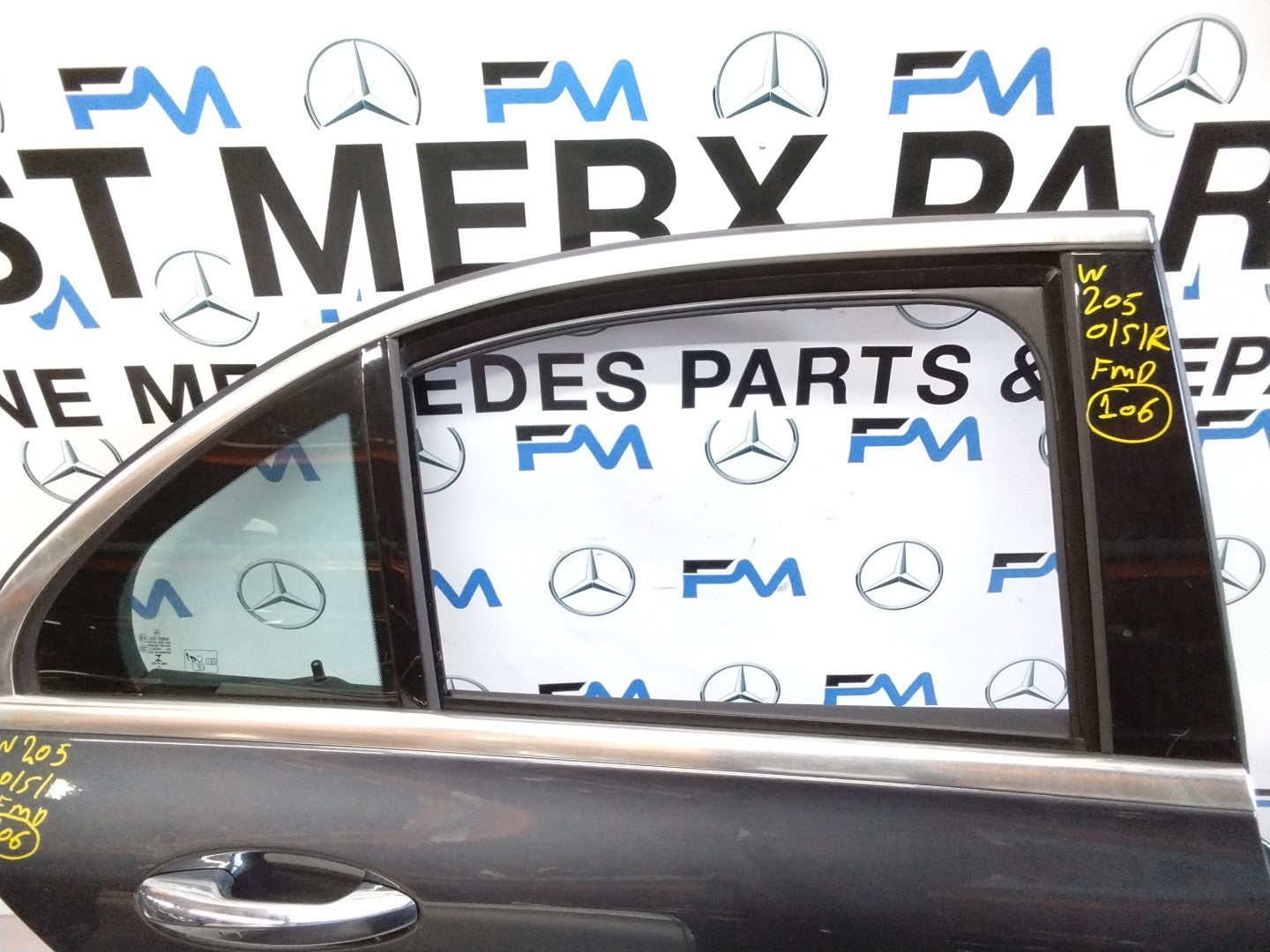 MERCEDES BENZ  C-CLASS W2O5 DRIVER SIDE REAR DOOR O/S/R COMPLETE GREY FMD106