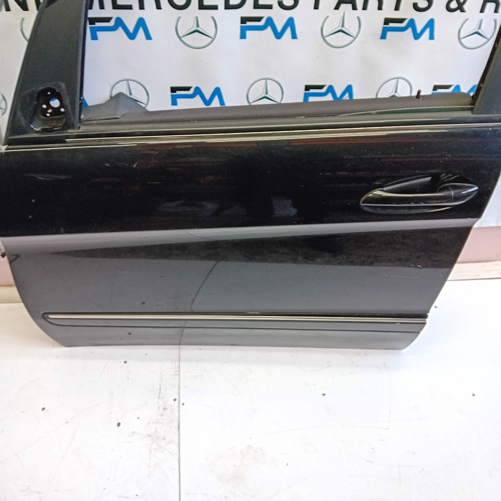MERCEDES BENZ B-CLASS W245 PASSENGER SIDE FRONT DOOR ( NEAR SIDE FRONT ) FM012