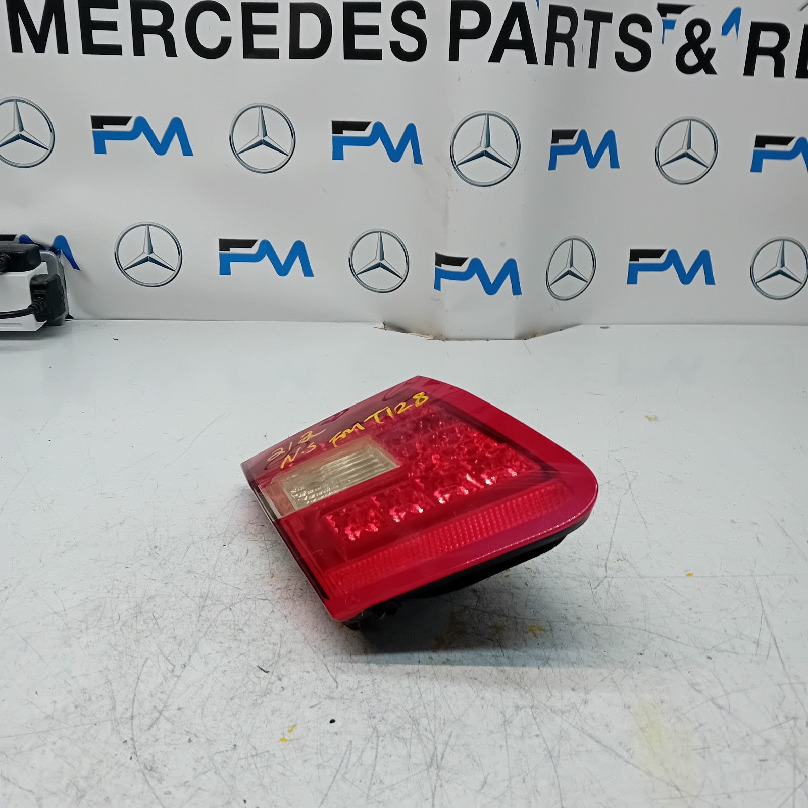 MERCEDES E-CLASS W212 PASSENGER SIDE NS REAR TAIL LIGHT A2129060358 2011 FMT128