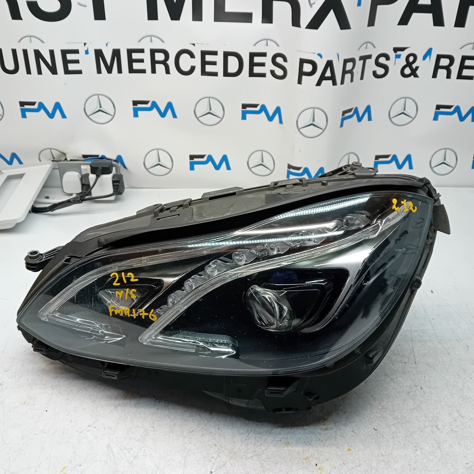 MERCEDES E-CLASS W212 HEADLIGHT PASSENGER NS LEFT A2129062903 2015 FMH176