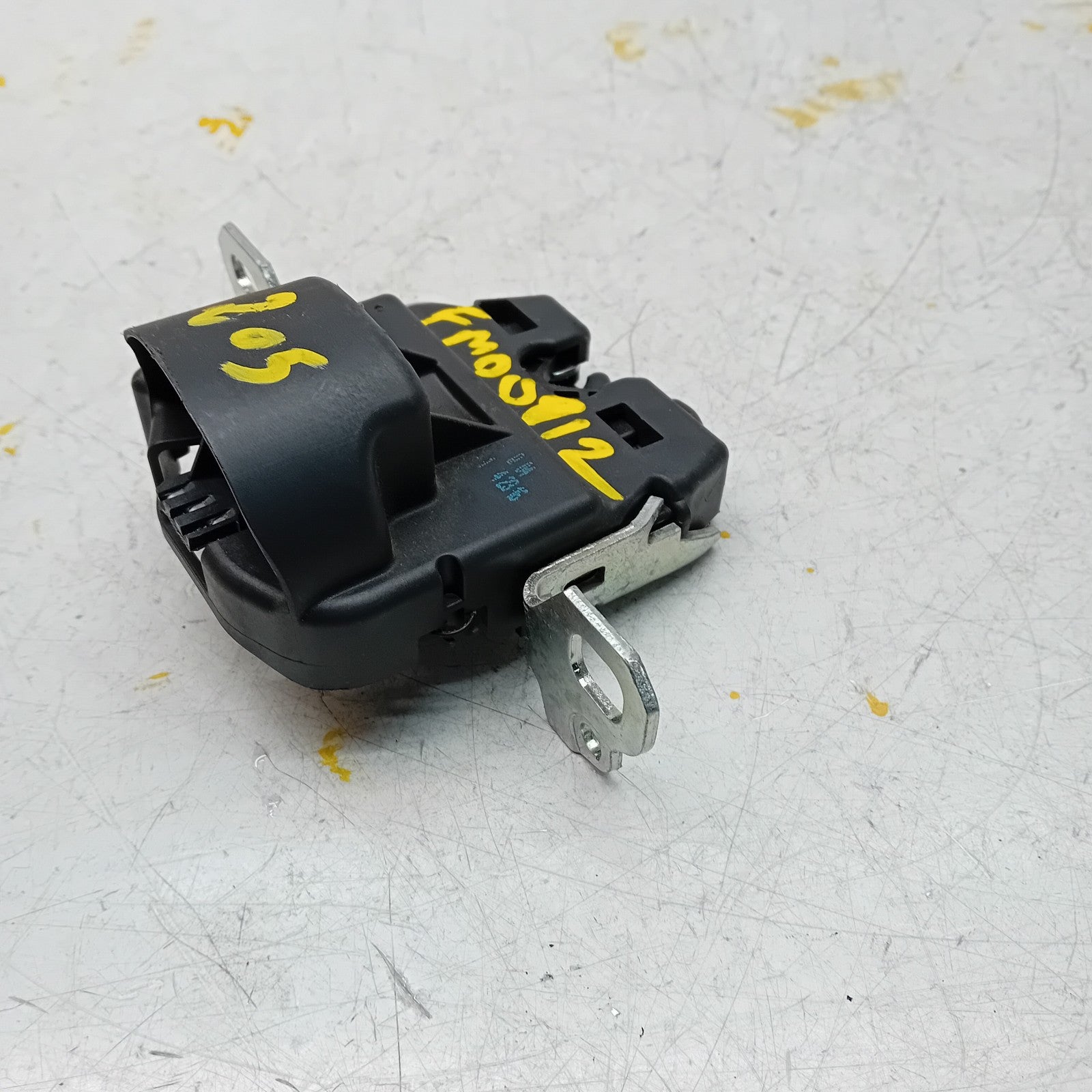 GENUINE MERCEDES BENZ C-CLASS W205 TRUNK LID LOCK LATCH FM00912