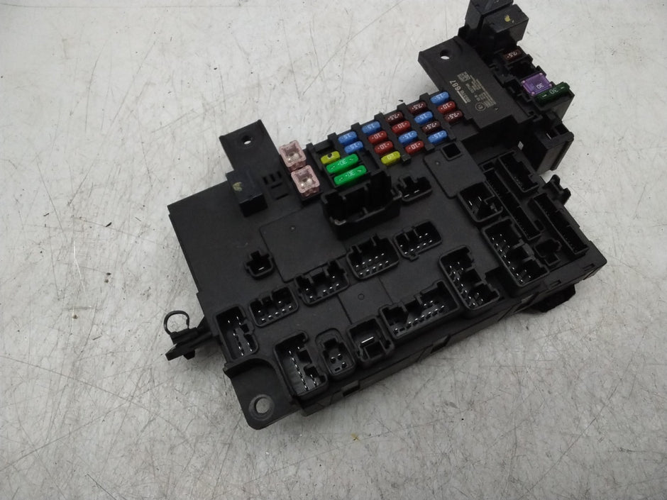 MITSUBISHI OUTLANDER FUSE RELAY  BOX  8637B687  FMF165