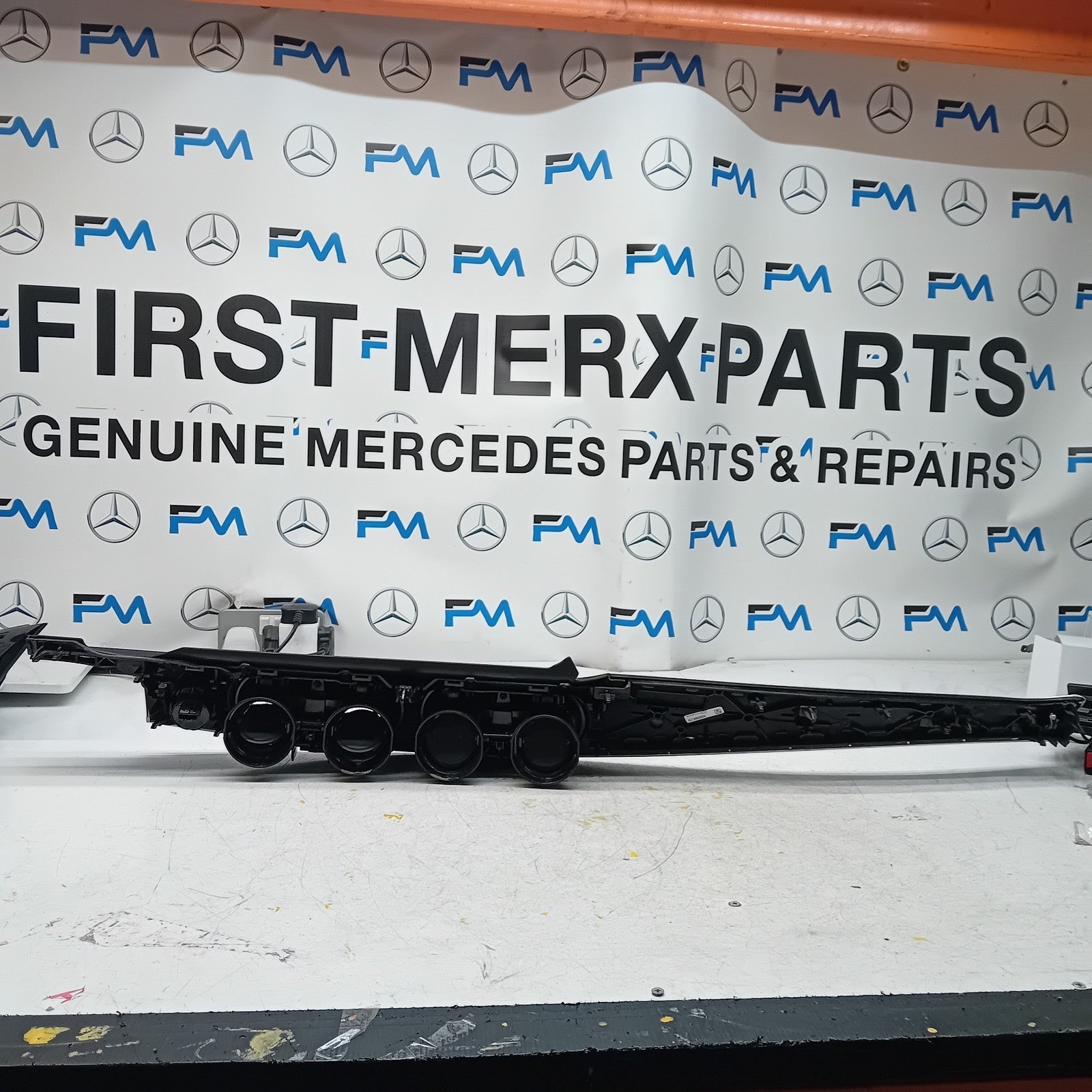 MERCEDES E CLASS W213  DASHBOARD TRIM PANEL + 4 AIR VENT  A2136809304 FM001071