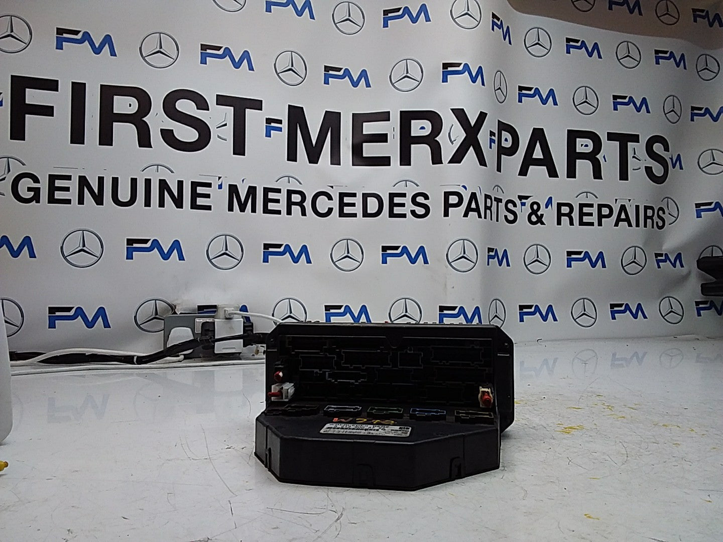 Mercedes E-CLASS W212 Fuse  Box RELAY A2129005722 FMF94