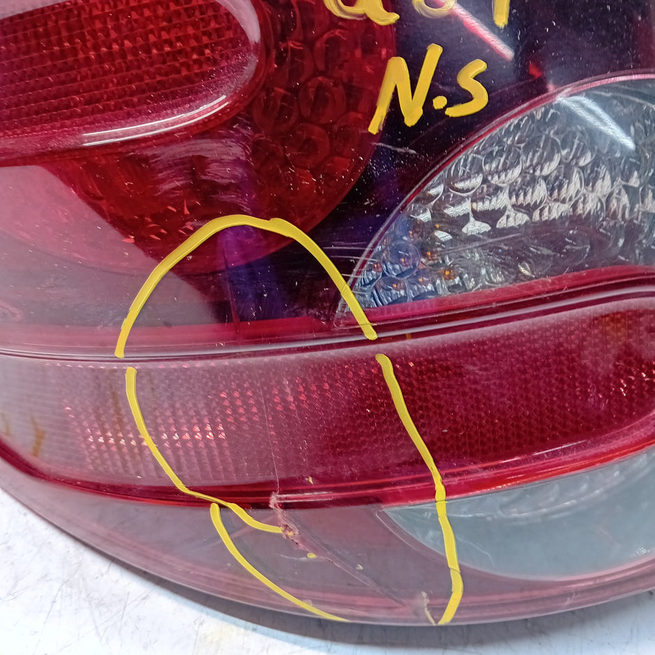 MERCEDES R-CLASS W251 PASSENGER SIDE NS REAR TAIL LIGHT FMT170 (Damaged)