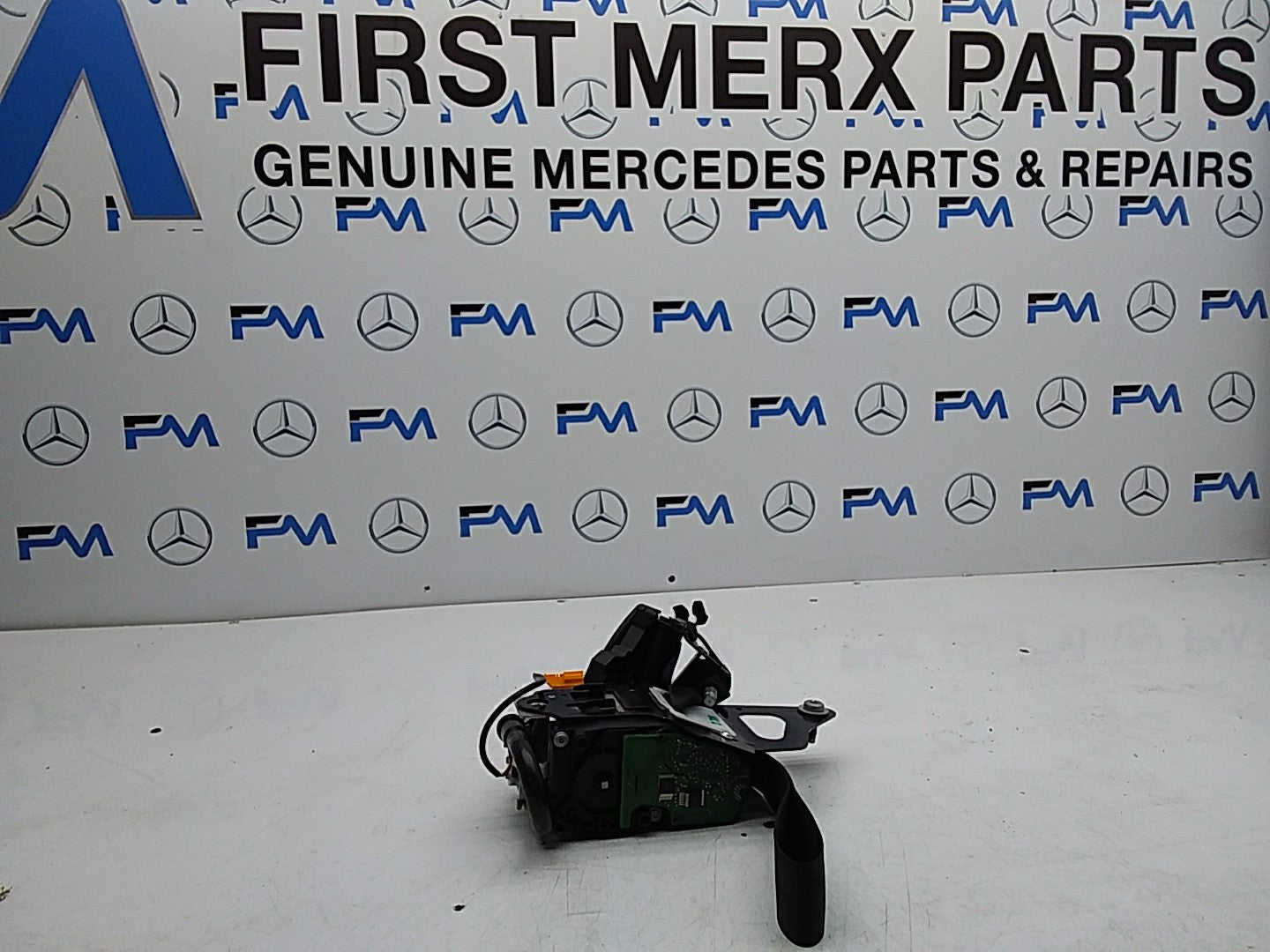 MERCEDES E-CLASS W238 SEAT BELT FRONT RIGHT DRIVER SIDE A2388602900 FMS251 OSF
