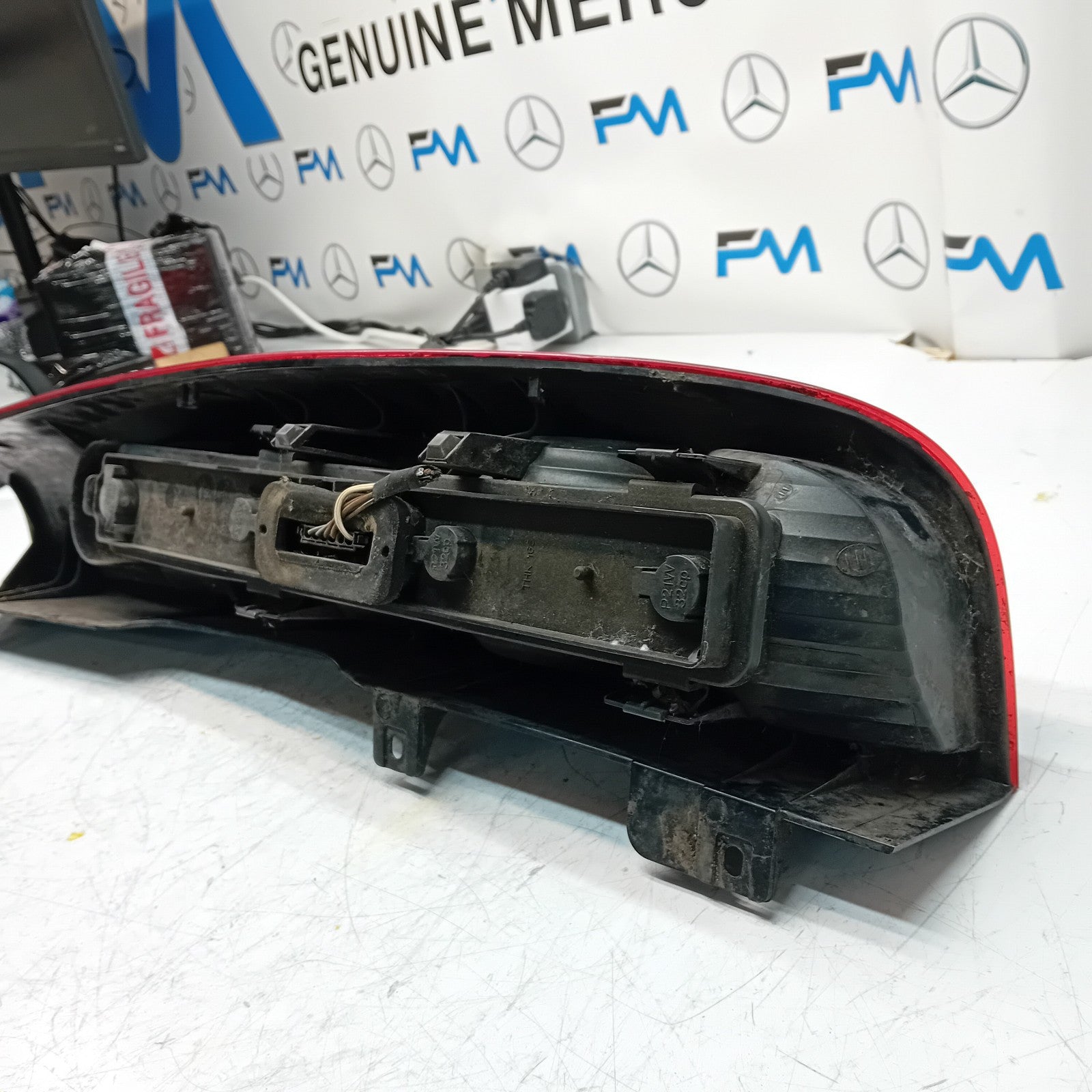 MERCEDES VITO W639 2004-14 PASSENGER NS OUTER REAR TAIL LIGHT 964678-00 FMT151