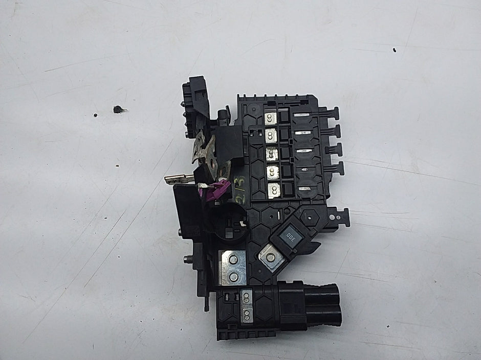 Mercedes E-CLASS W213 Fuse Relay Junction Box A2135400750 FMF10 (DAMAGED)