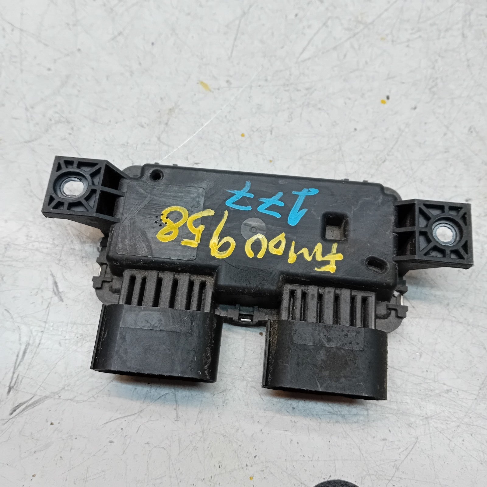 MERCEDES SPRINTER W906 FUEL PUMP CONTROL MODULE A0009008214 FM00958