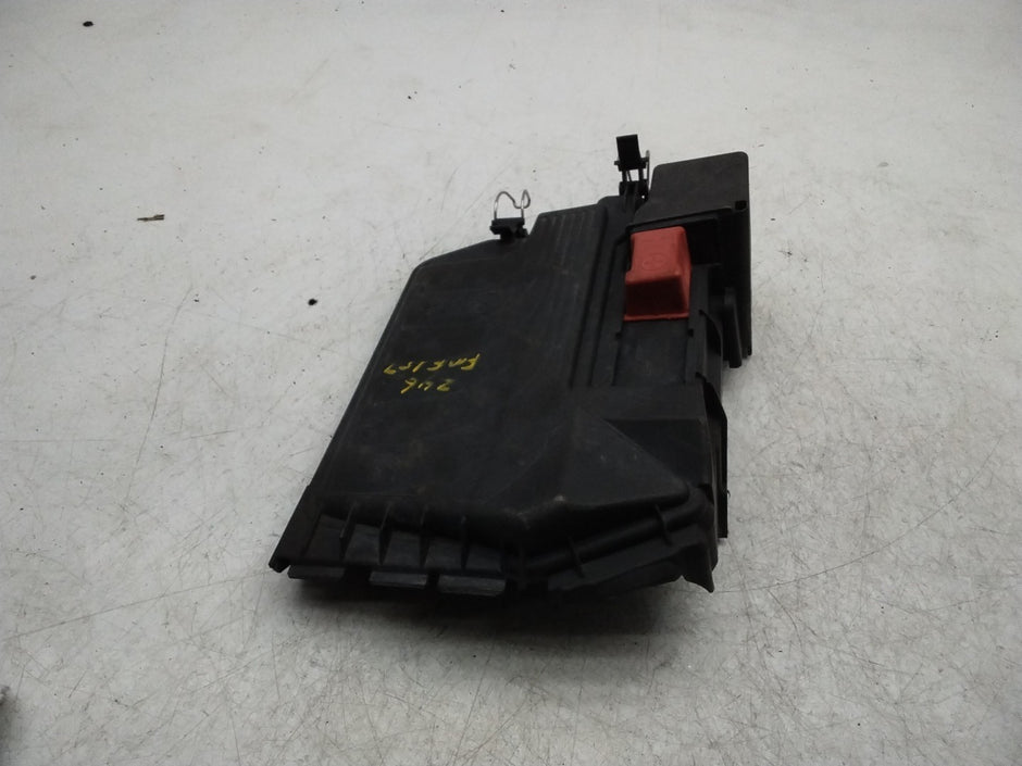 MERCEDES BENZ  B-CLASS  W246 FUSE RELAY JUNCTION BOX LID A2465400182  FMF157