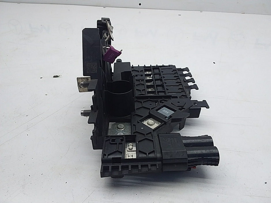 Mercedes E-CLASS W213 Fuse Relay Junction Box A2135400750 FMF10 (DAMAGED)
