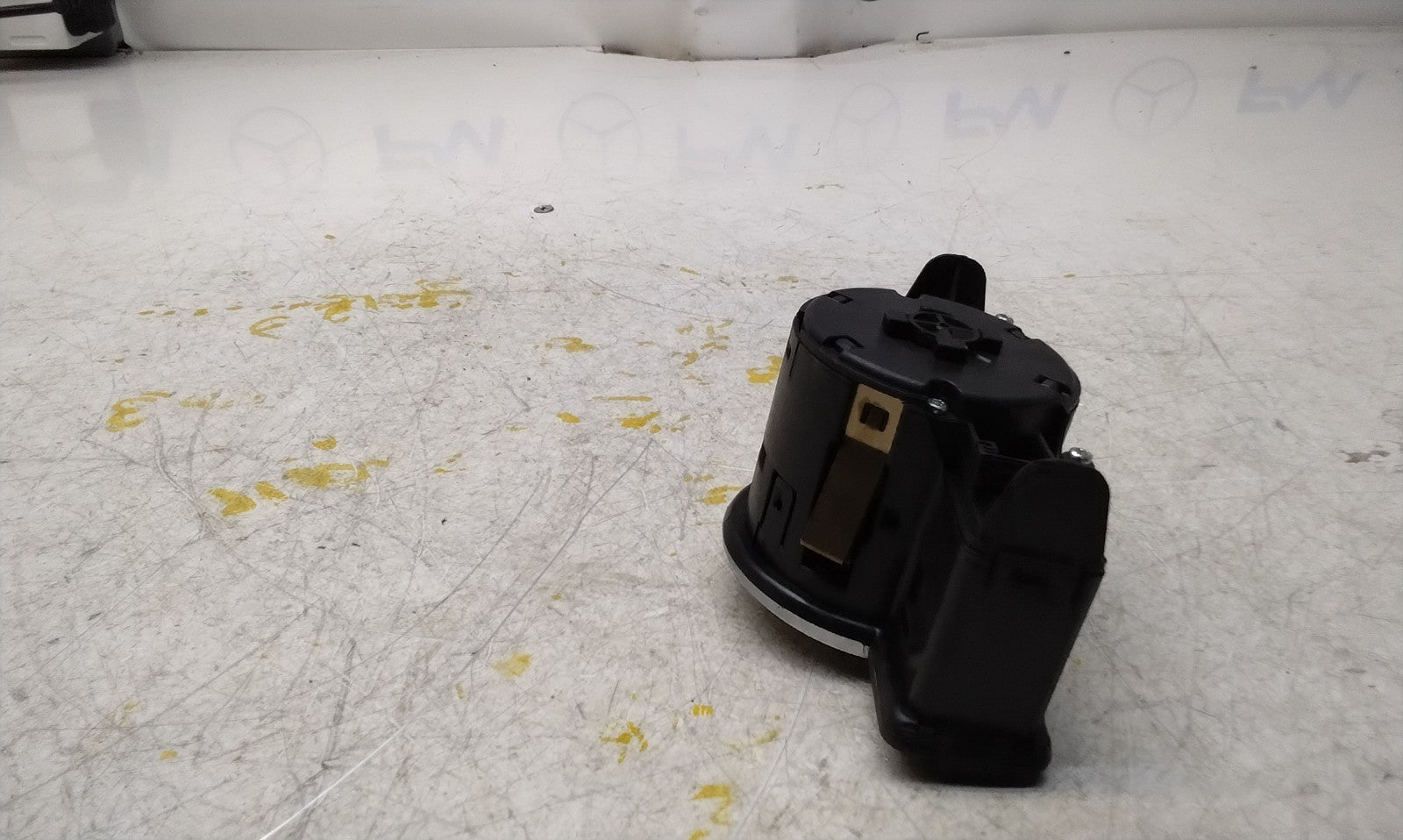 MERCEDES C-CLASS W204 HEADLIGHT CONTROL SWITCH 2014 A2049053103 FM001025