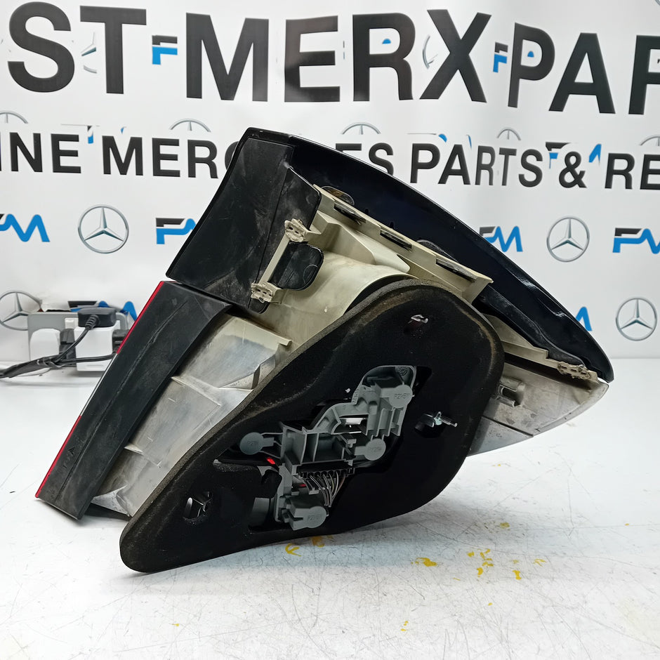 MERCEDES CLC W203 2009 PASSENGER SIDE NS REAR TAIL LIGHT A2038205164 FMT160