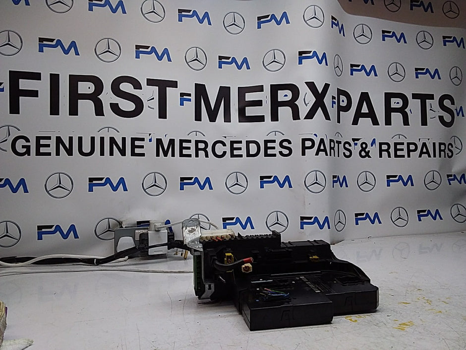 MERCEDES C-CLASS W204  FUSE  BOX RELAY A2049005003 FMF104