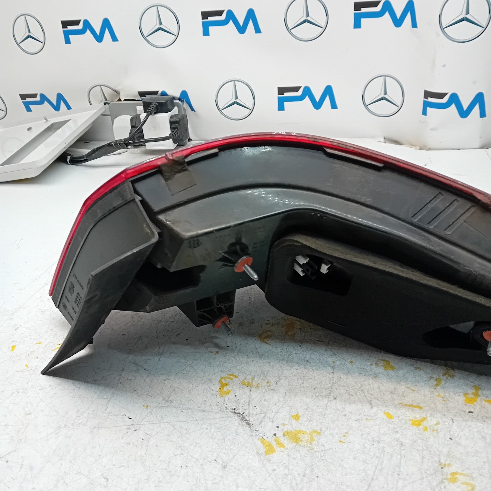 MERCEDES E-CLASS W212 PASSENGER SIDE LEFT NS REAR TAIL LIGHT A2129060703 FMT220