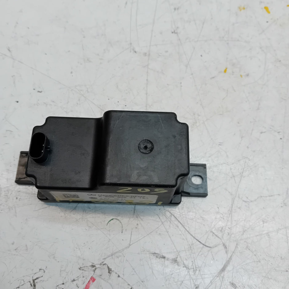 MERCEDES C-CLASS VOLTAGE CONVERTER AUXILIARY BATTERY W205 A2059053414 FM00831