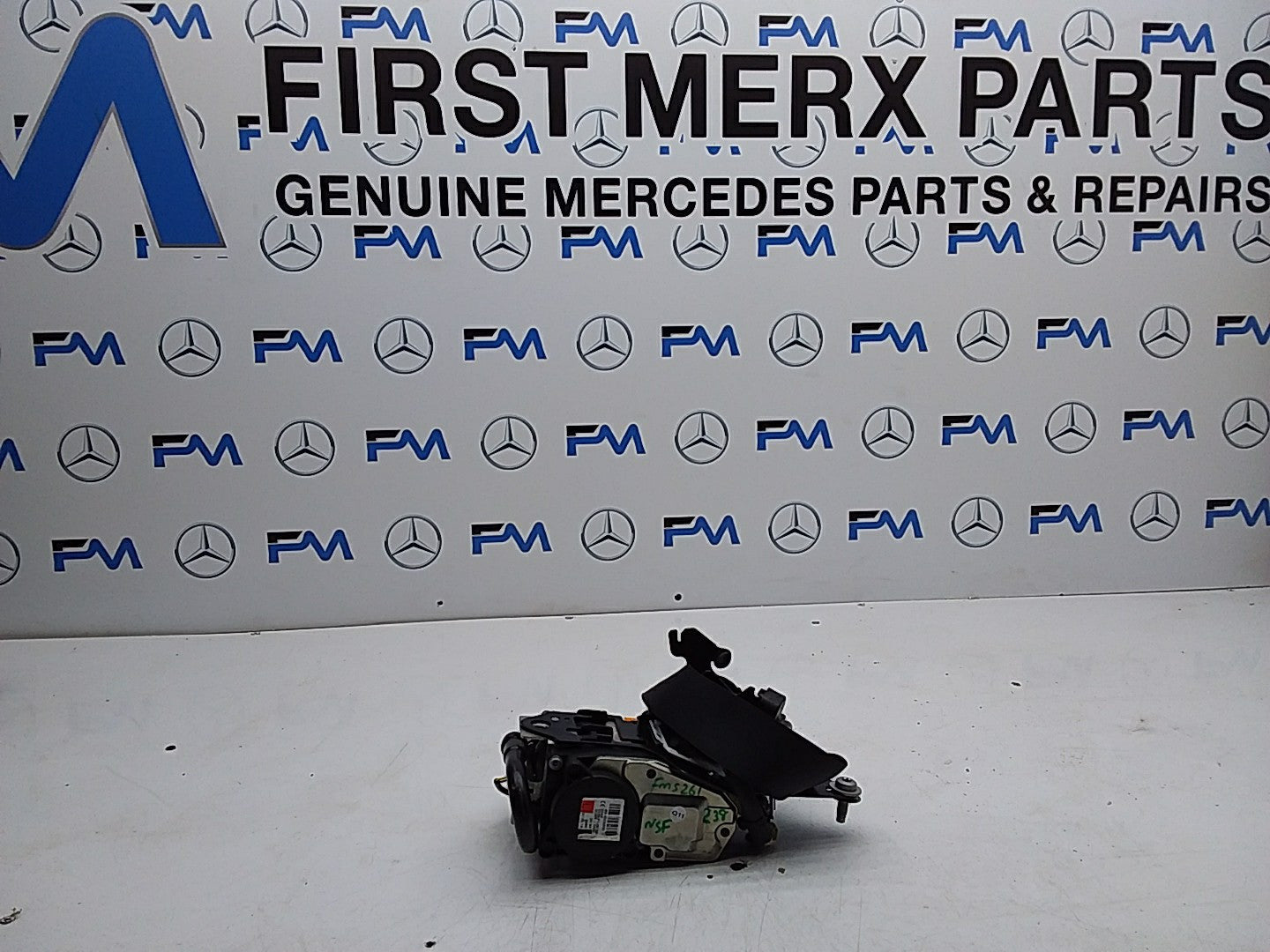 MERCEDES E-CLASS W238 SEAT BELT FRONT LEFT PASSENGER SIDE A2388602800 FMS261 NSF