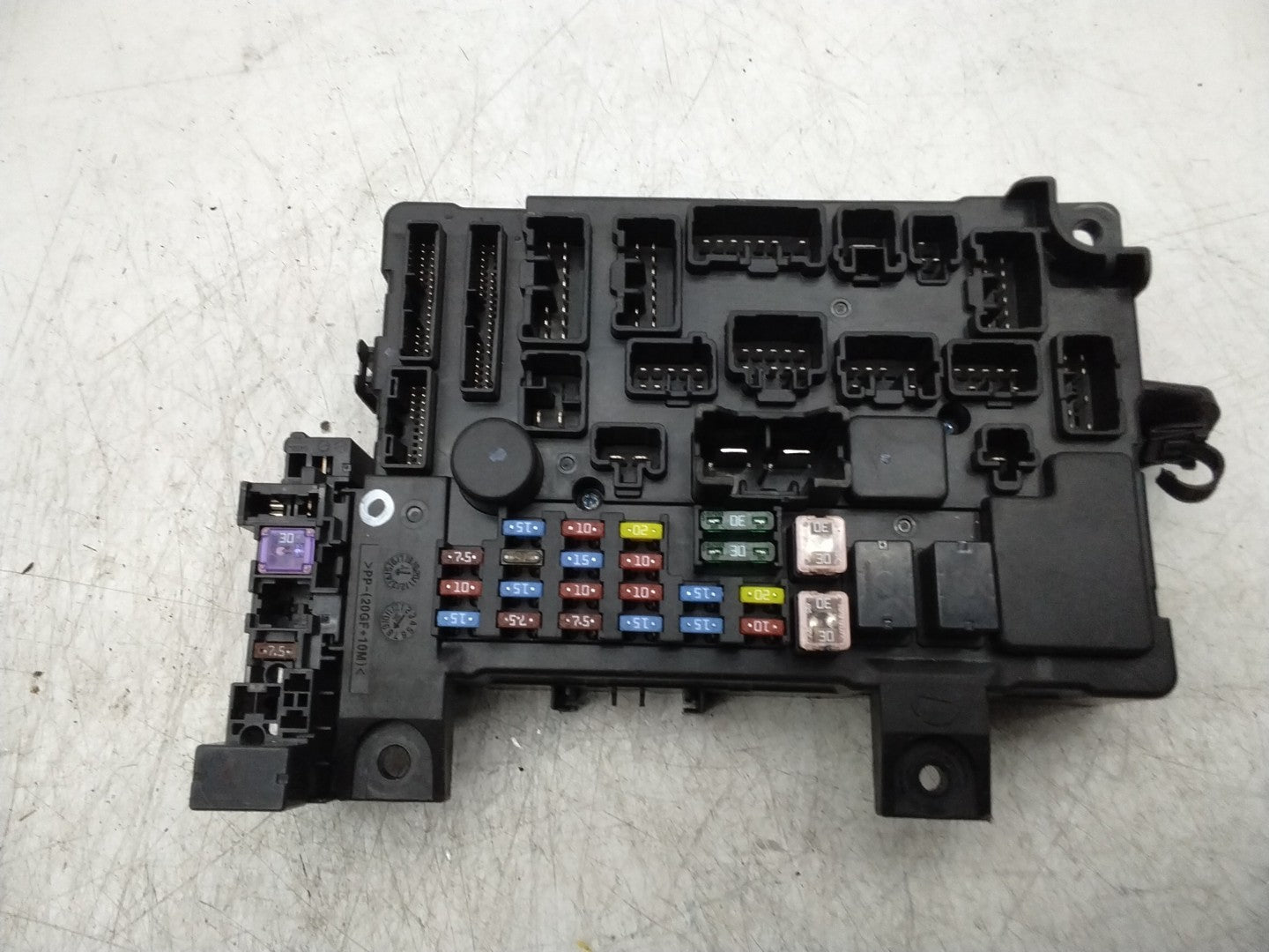 MITSUBISHI OUTLANDER FUSE RELAY  BOX  8637A869  FMF166