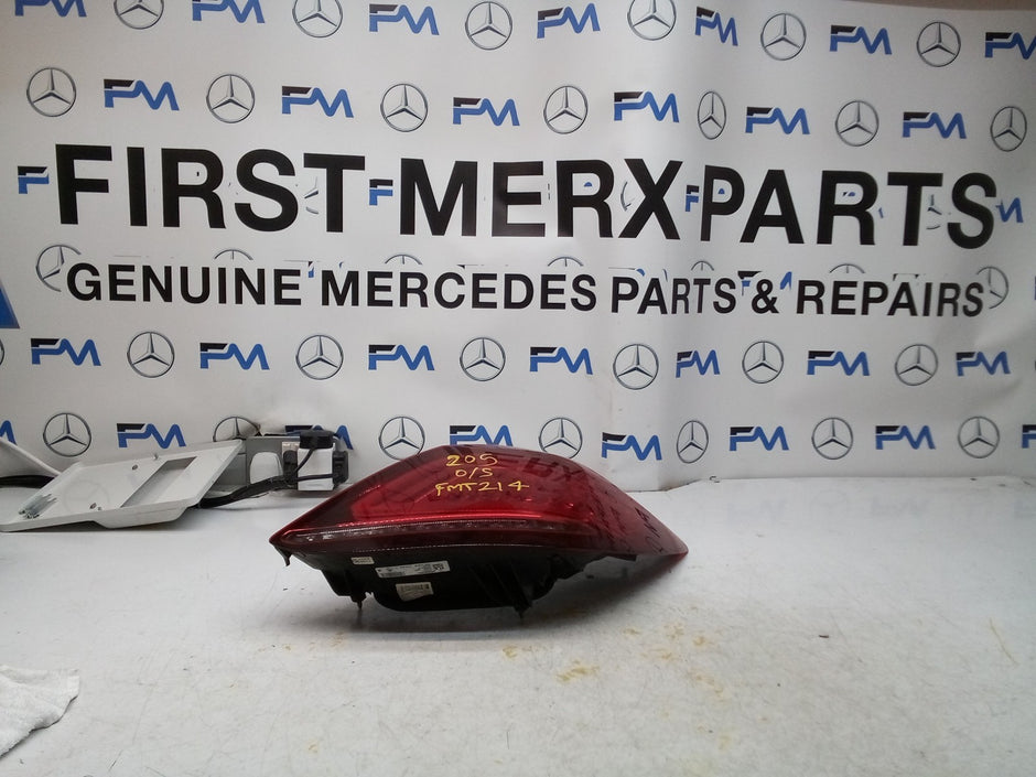 MERCEDES C-CLASS W205 DRIVER SIDE RIGHT OS REAR TAIL LIGHT A2059064603 FMT214
