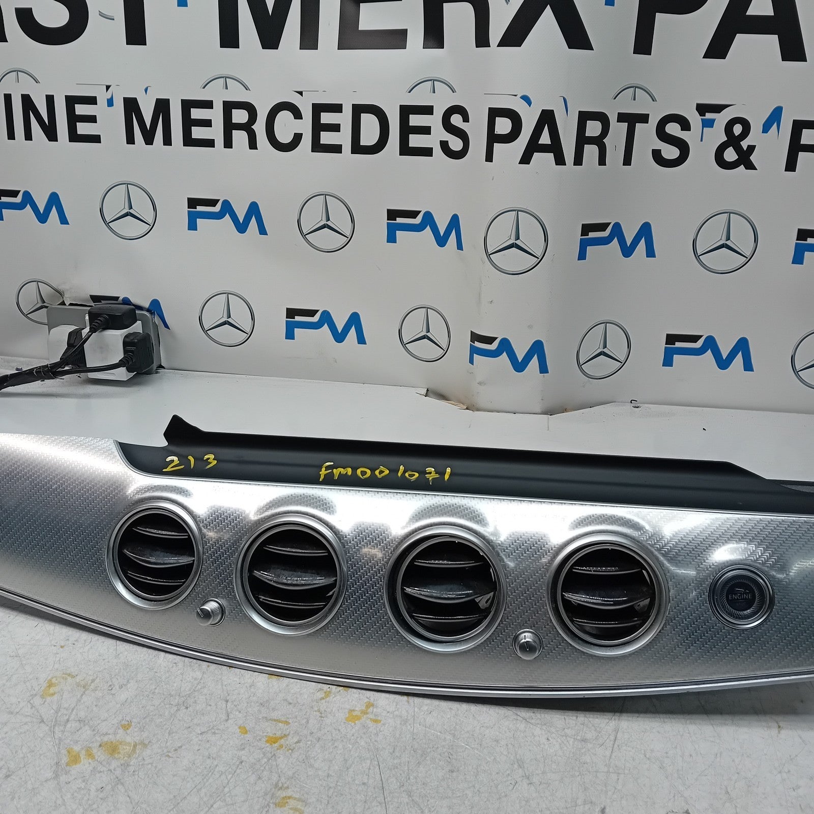 MERCEDES E CLASS W213  DASHBOARD TRIM PANEL + 4 AIR VENT  A2136809304 FM001071
