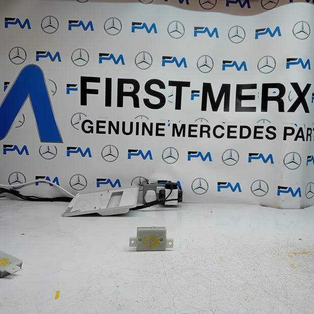 MERCEDES E-CLASS W213 LIGHT CONTROL UNIT A2139016504 FM00825